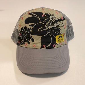 Kealopiko grey trucker hat